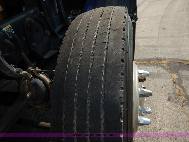 image for item J6445 2006 Peterbilt 379 semi truck