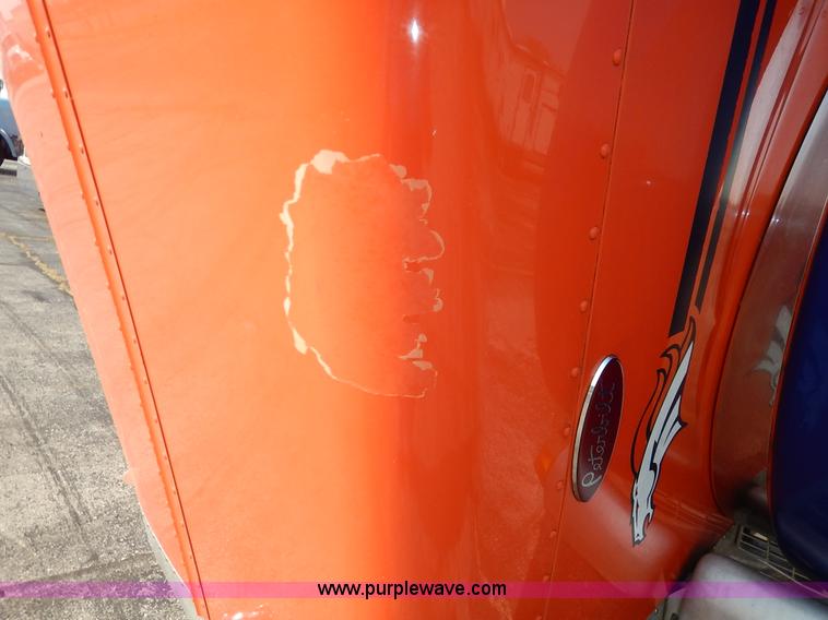 image for item J6445 2006 Peterbilt 379 semi truck