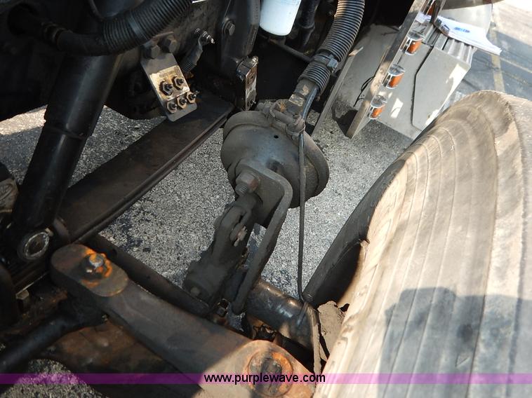 image for item J6445 2006 Peterbilt 379 semi truck