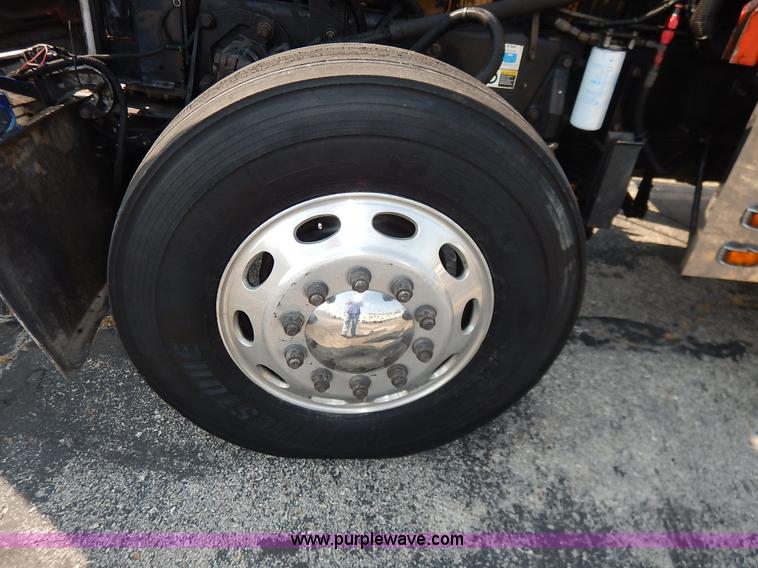 image for item J6445 2006 Peterbilt 379 semi truck