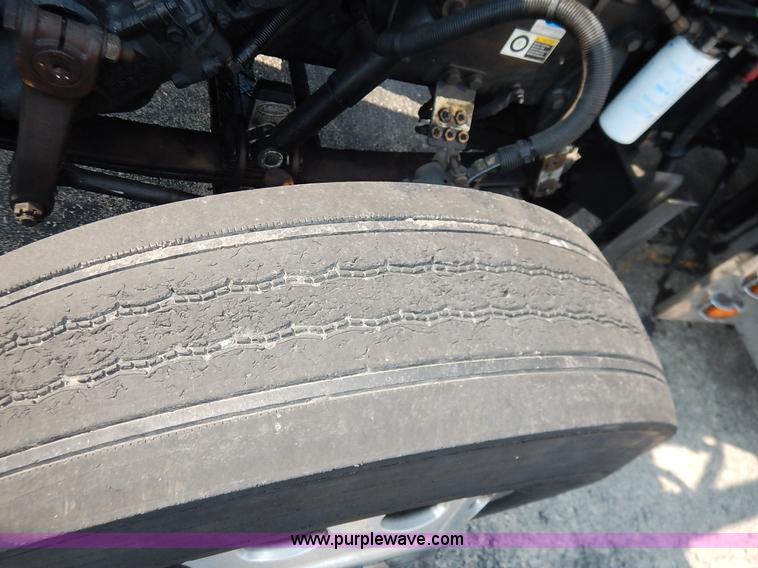 image for item J6445 2006 Peterbilt 379 semi truck