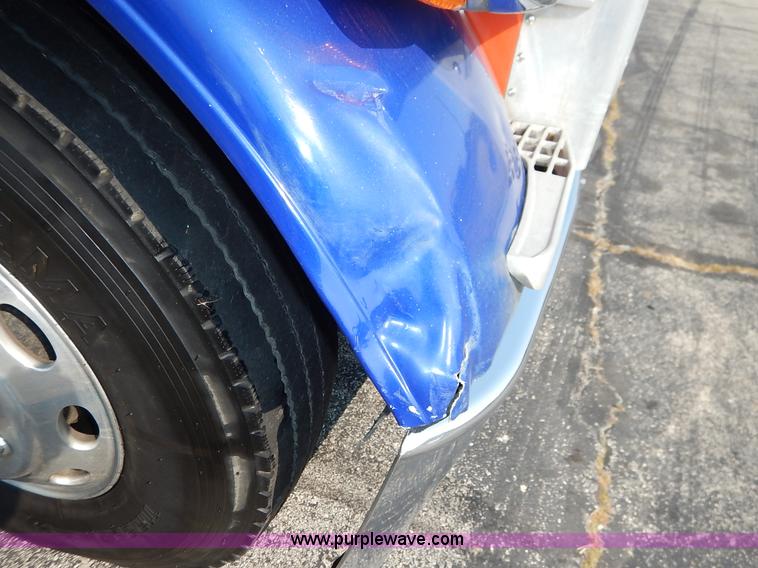 image for item J6445 2006 Peterbilt 379 semi truck