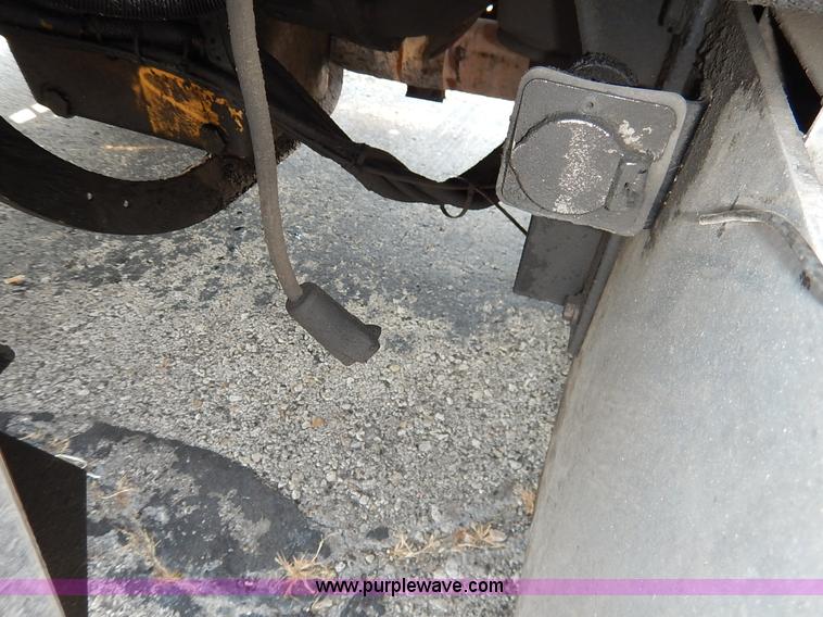 image for item J6445 2006 Peterbilt 379 semi truck