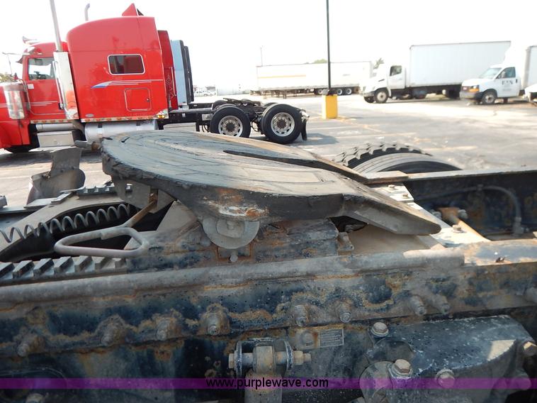 image for item J6445 2006 Peterbilt 379 semi truck