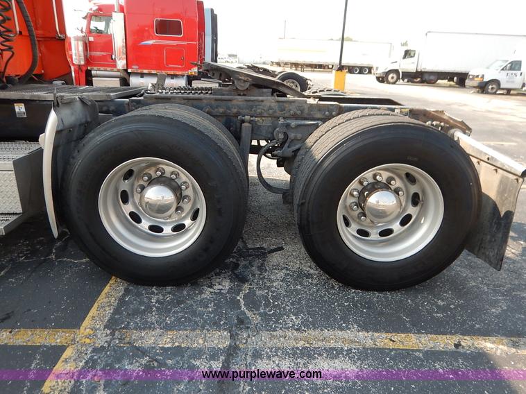image for item J6445 2006 Peterbilt 379 semi truck