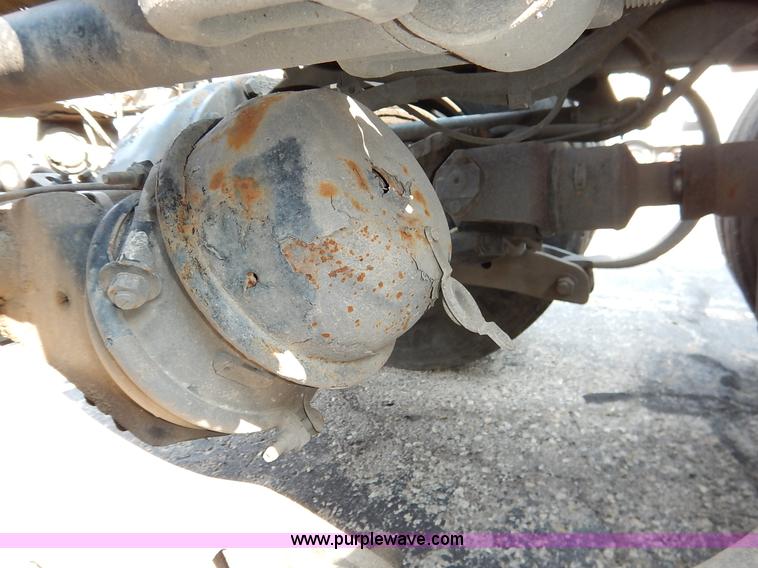 image for item J6445 2006 Peterbilt 379 semi truck