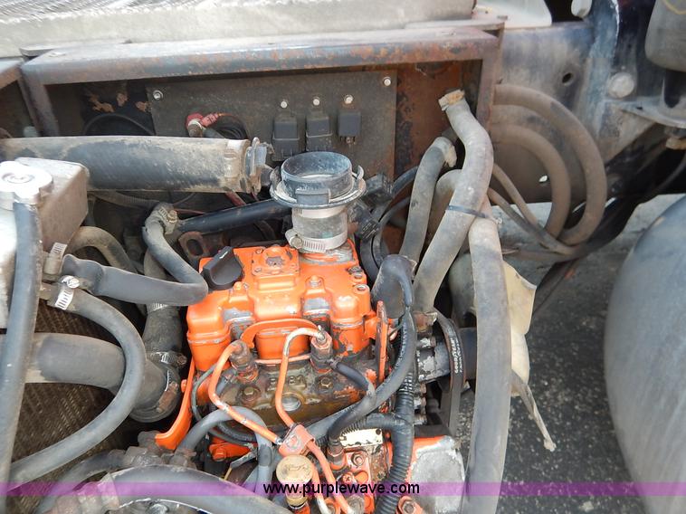 image for item J6445 2006 Peterbilt 379 semi truck