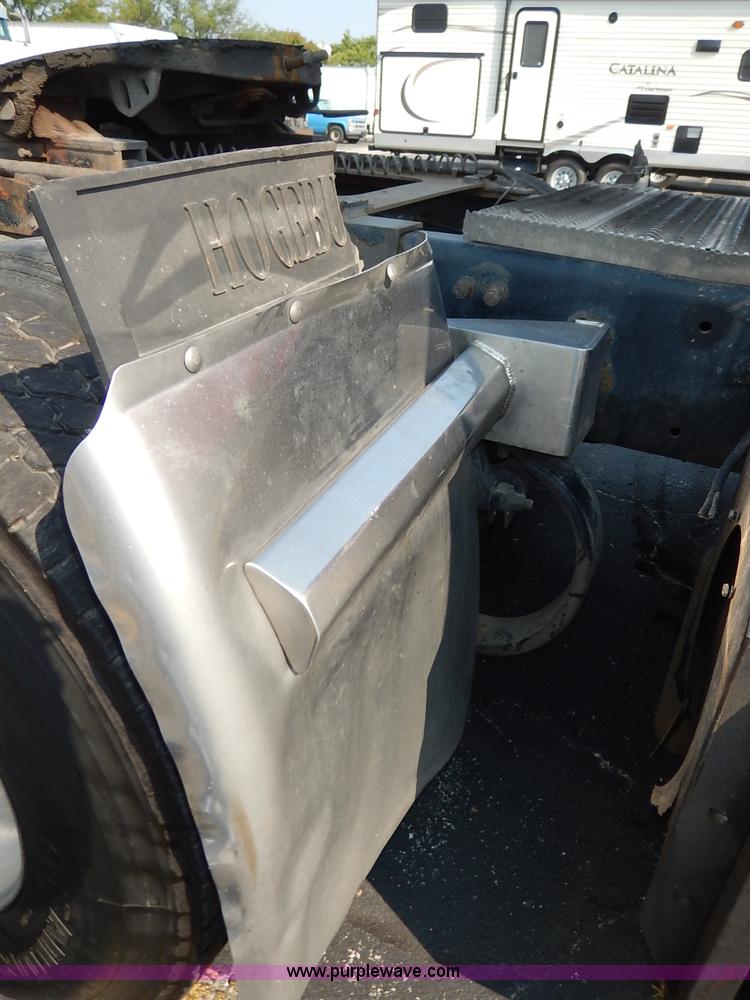 image for item J6445 2006 Peterbilt 379 semi truck