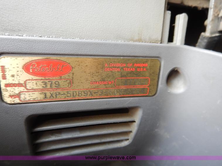 image for item J6445 2006 Peterbilt 379 semi truck