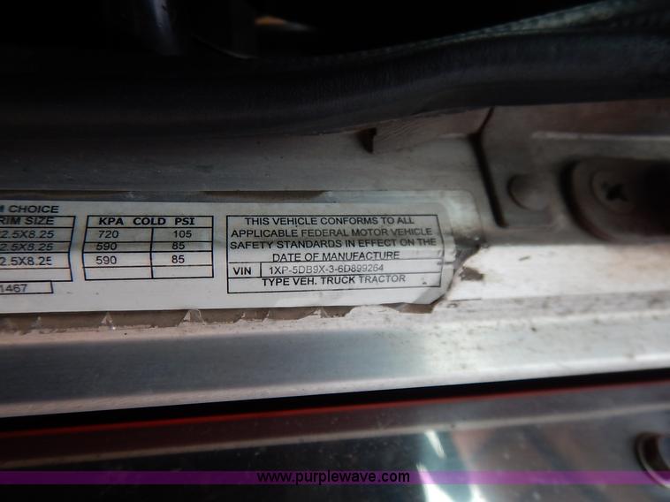 image for item J6445 2006 Peterbilt 379 semi truck