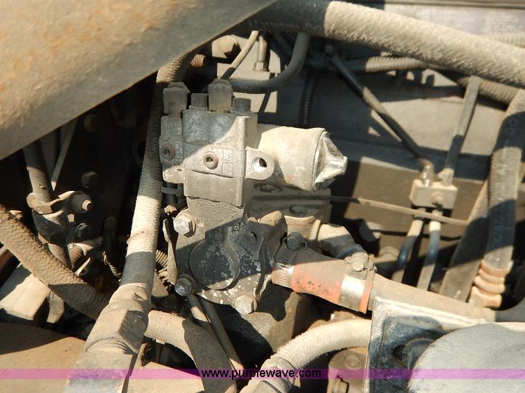 image for item J6462 1998 Freightliner FLD112 semi truck