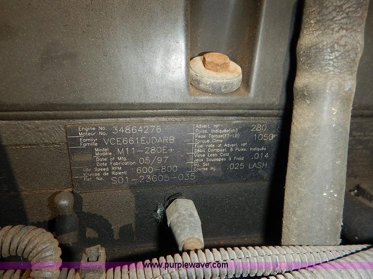 image for item J6462 1998 Freightliner FLD112 semi truck