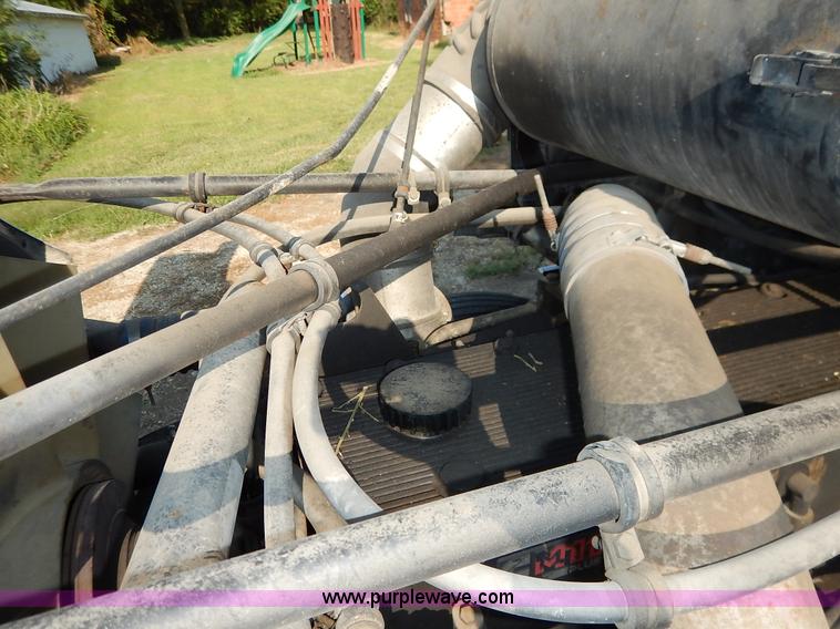 image for item J6462 1998 Freightliner FLD112 semi truck