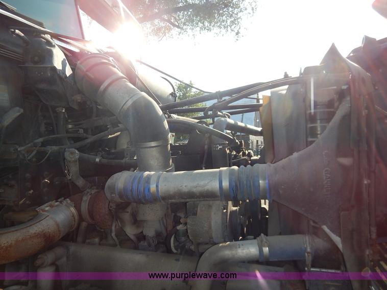 image for item J6462 1998 Freightliner FLD112 semi truck