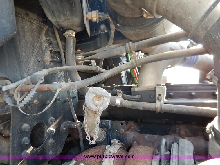 image for item J6462 1998 Freightliner FLD112 semi truck