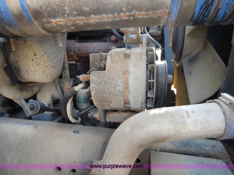 image for item J6462 1998 Freightliner FLD112 semi truck