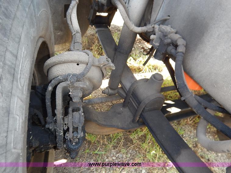 image for item J6462 1998 Freightliner FLD112 semi truck