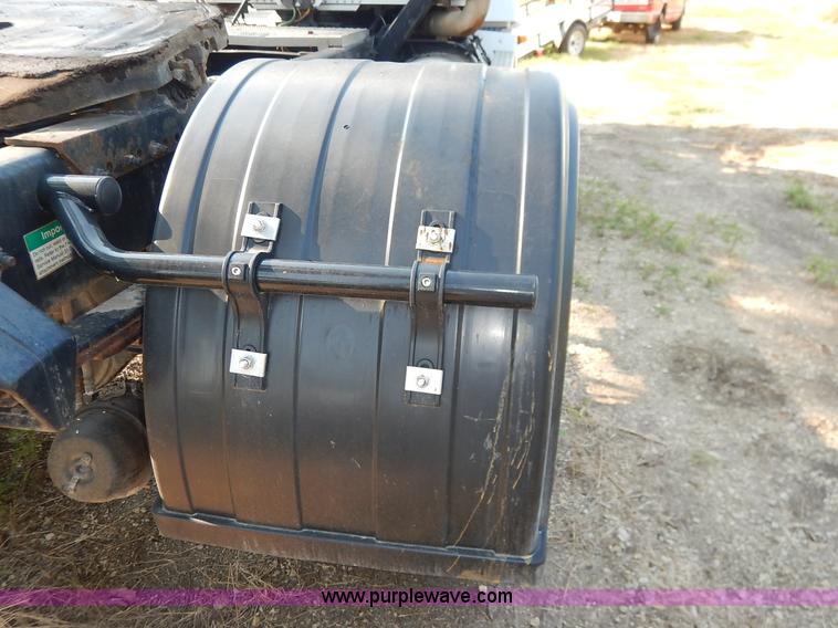 image for item J6462 1998 Freightliner FLD112 semi truck