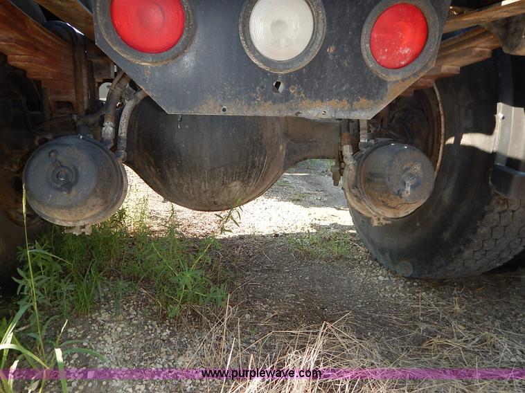 image for item J6462 1998 Freightliner FLD112 semi truck