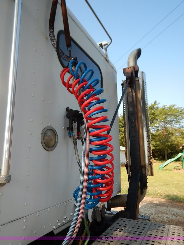 image for item J6462 1998 Freightliner FLD112 semi truck