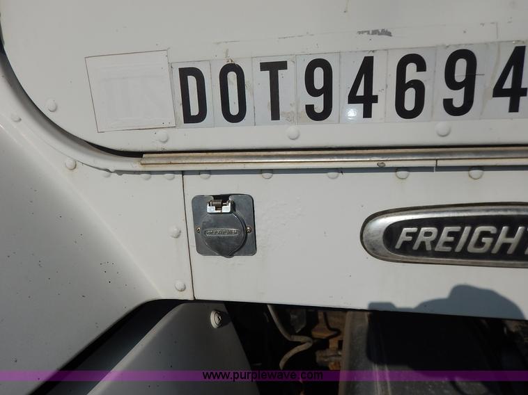 image for item J6462 1998 Freightliner FLD112 semi truck