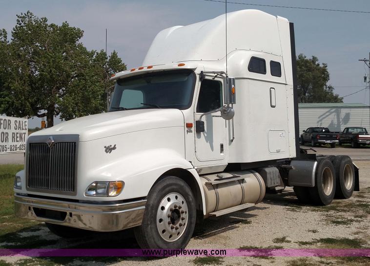 image for item K1139 2006 International Eagle 9400i semi truck