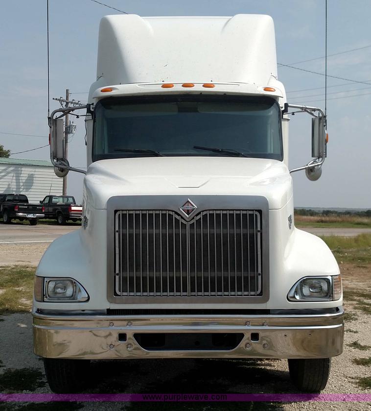 image for item K1139 2006 International Eagle 9400i semi truck