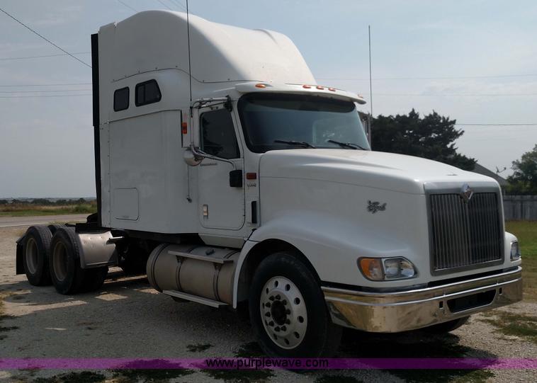 image for item K1139 2006 International Eagle 9400i semi truck