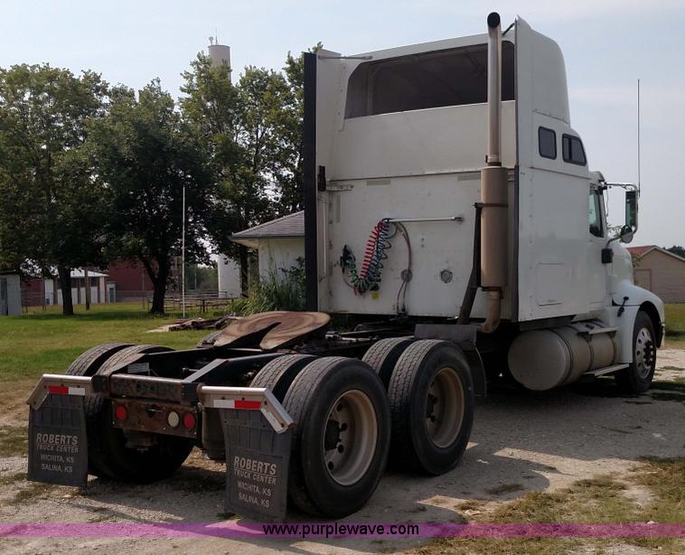 image for item K1139 2006 International Eagle 9400i semi truck