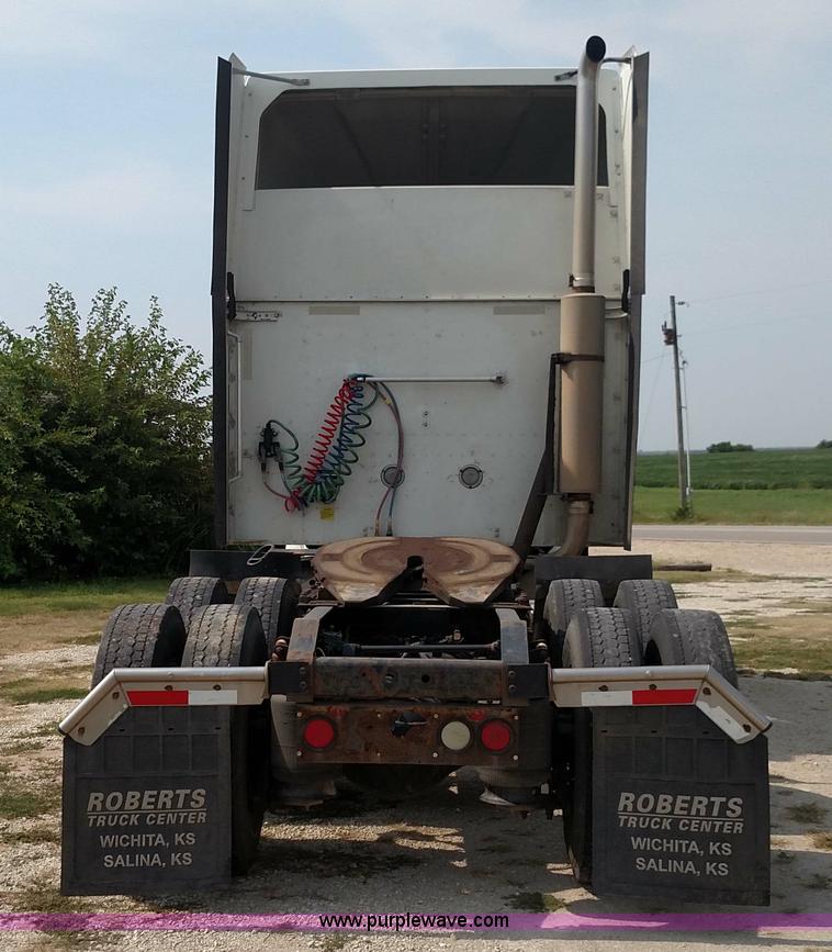 image for item K1139 2006 International Eagle 9400i semi truck