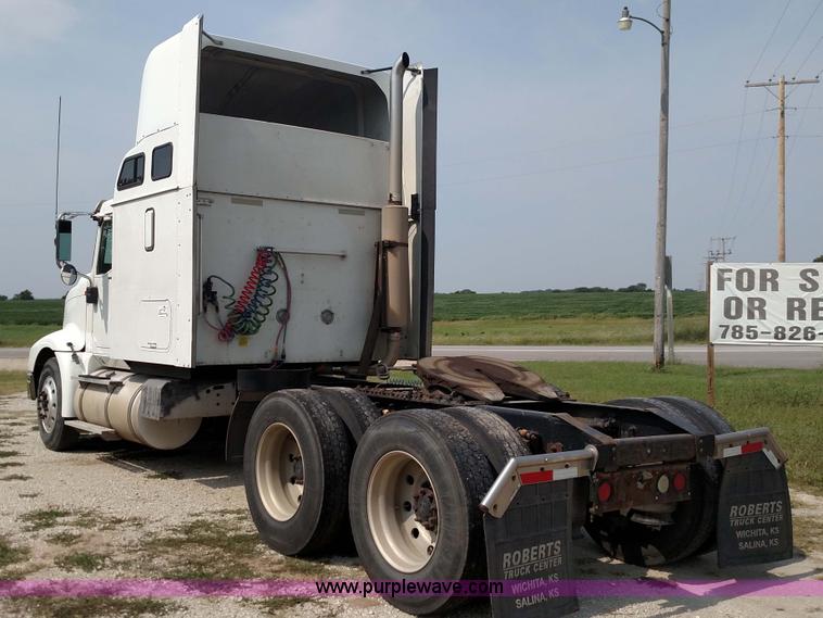 image for item K1139 2006 International Eagle 9400i semi truck