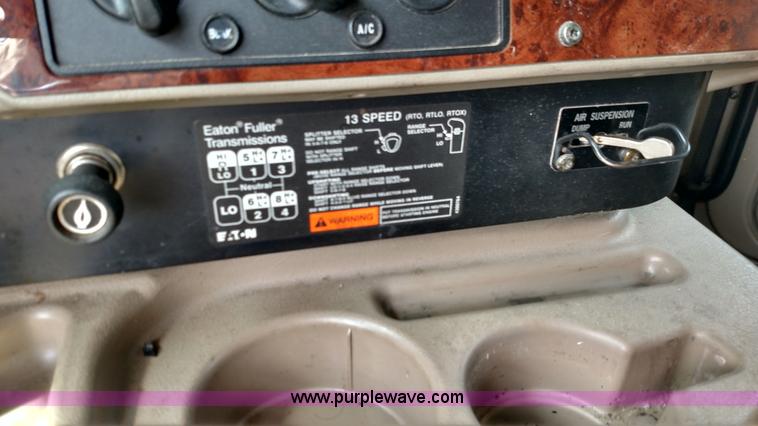 image for item K1139 2006 International Eagle 9400i semi truck