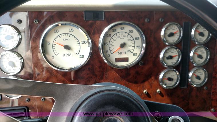 image for item K1139 2006 International Eagle 9400i semi truck