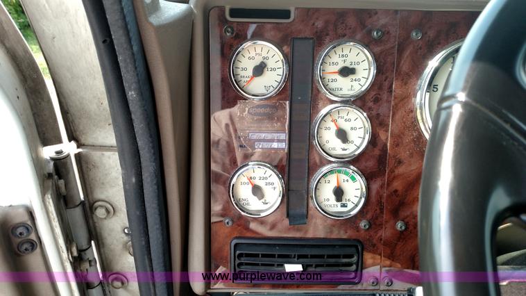 image for item K1139 2006 International Eagle 9400i semi truck