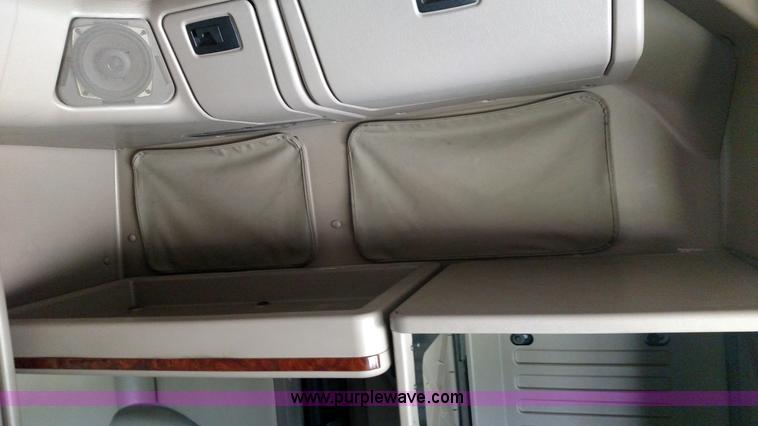 image for item K1139 2006 International Eagle 9400i semi truck