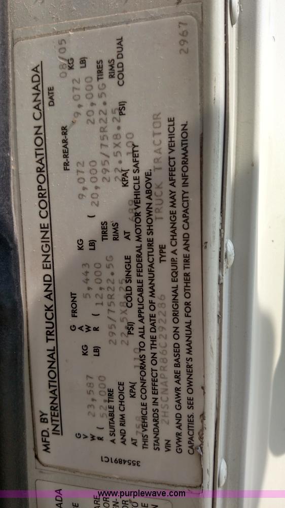 image for item K1139 2006 International Eagle 9400i semi truck