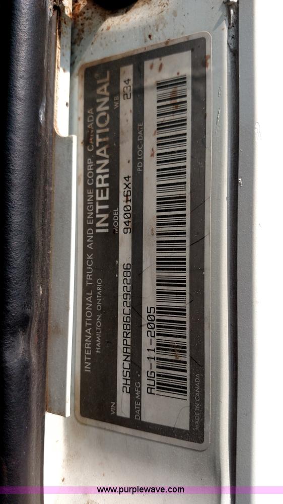 image for item K1139 2006 International Eagle 9400i semi truck