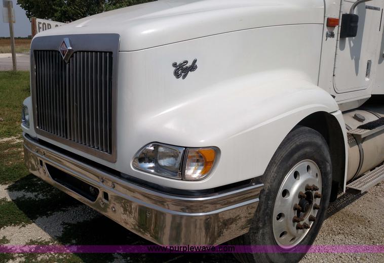 image for item K1139 2006 International Eagle 9400i semi truck