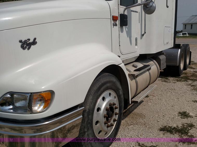 image for item K1139 2006 International Eagle 9400i semi truck
