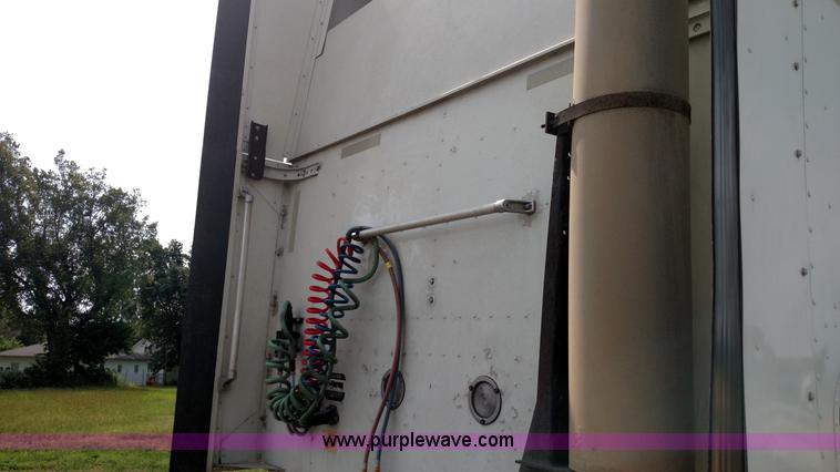 image for item K1139 2006 International Eagle 9400i semi truck