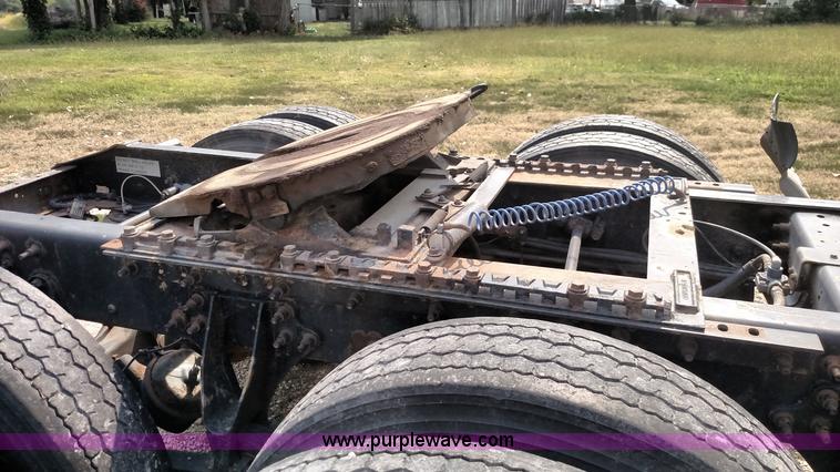 image for item K1139 2006 International Eagle 9400i semi truck