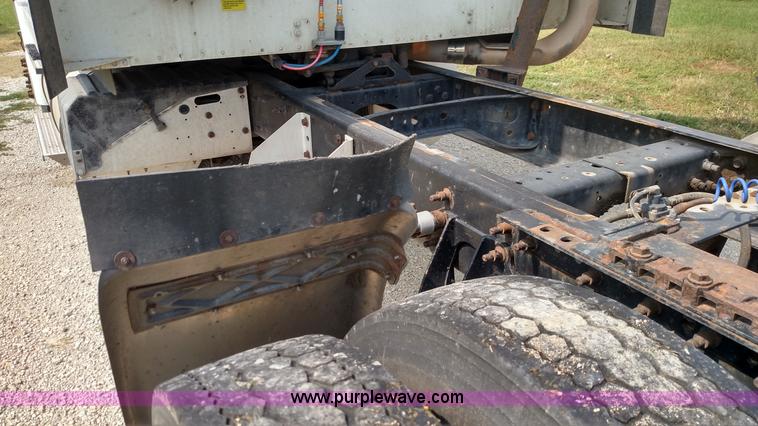 image for item K1139 2006 International Eagle 9400i semi truck