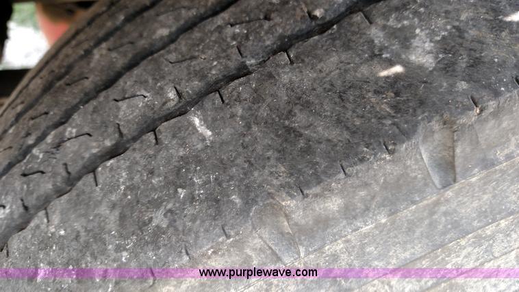 image for item K1139 2006 International Eagle 9400i semi truck