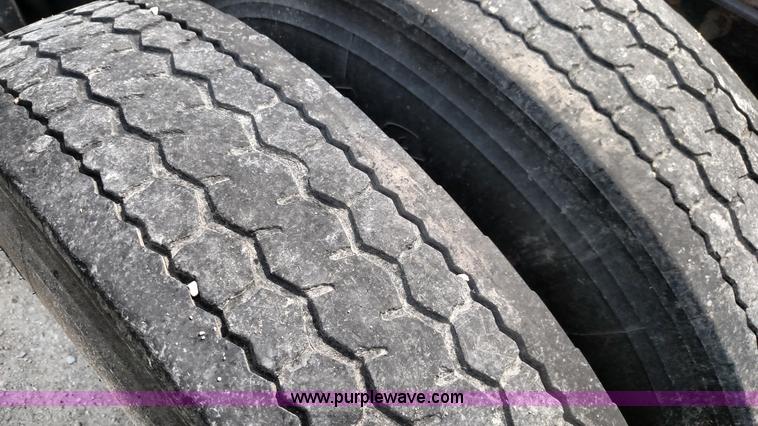 image for item K1139 2006 International Eagle 9400i semi truck