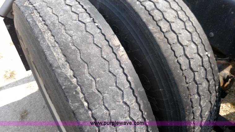 image for item K1139 2006 International Eagle 9400i semi truck