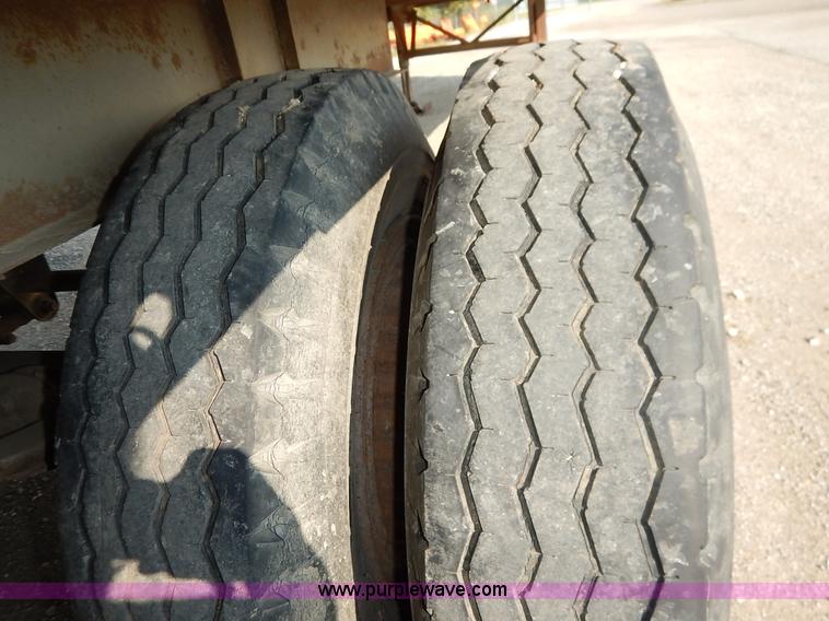 image for item K1597 1970 Fruehauf FBZ9F240 dry van trailer