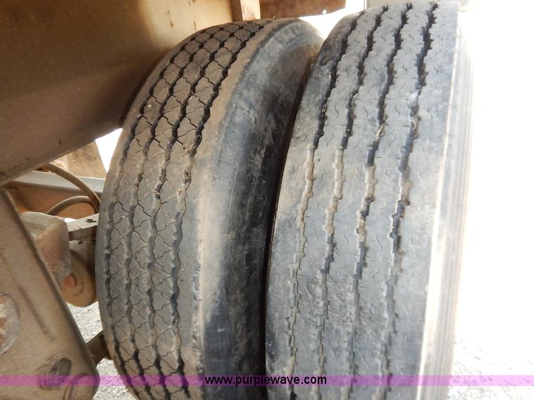 image for item K1597 1970 Fruehauf FBZ9F240 dry van trailer