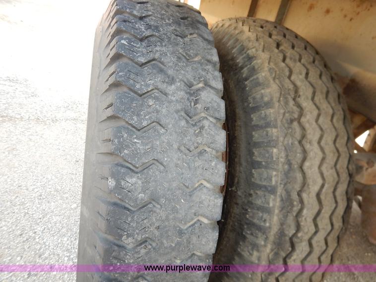 image for item K1597 1970 Fruehauf FBZ9F240 dry van trailer