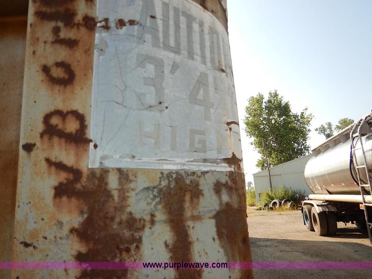 image for item K1597 1970 Fruehauf FBZ9F240 dry van trailer