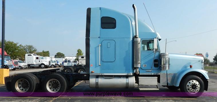 image for item K1608 2005 Freightliner FLD132 XL Classic semi truck